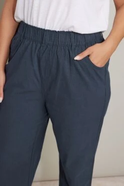 YOURS - Pantalon Bleu Marine En Coton Wide Leg 11 YOURS - Pantalon Bleu Marine En Coton Wide Leg -Evans Boutique 0176a3e9 2b94 46 143336 D