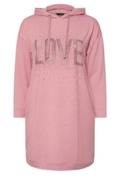 YOURS - Robe-Pull Rose à Capuche Strass 'Love' 15 YOURS - Robe-Pull Rose à Capuche Strass 'Love' -Evans Boutique 0184135c 7228 40 302217 X