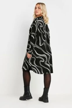 YOURS - Chemisier Long Noir & Blanc Tourbillons 15 YOURS - Chemisier Long Noir & Blanc Tourbillons -Evans Boutique 01bf5b9e 8eab 4c 330594 D