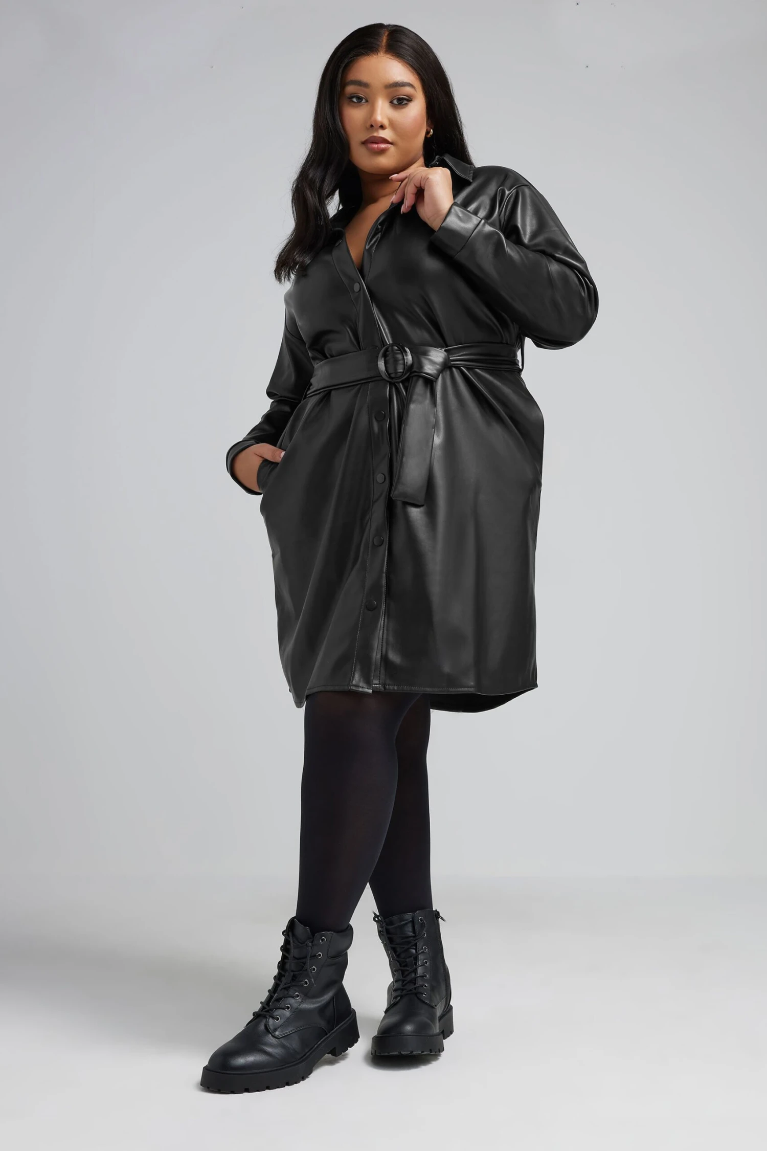 LIMITED COLLECTION - Robe-Chemisier Noire Effet Cuir Manches Longues 4 LIMITED COLLECTION - Robe-Chemisier Noire Effet Cuir Manches Longues – Image 2