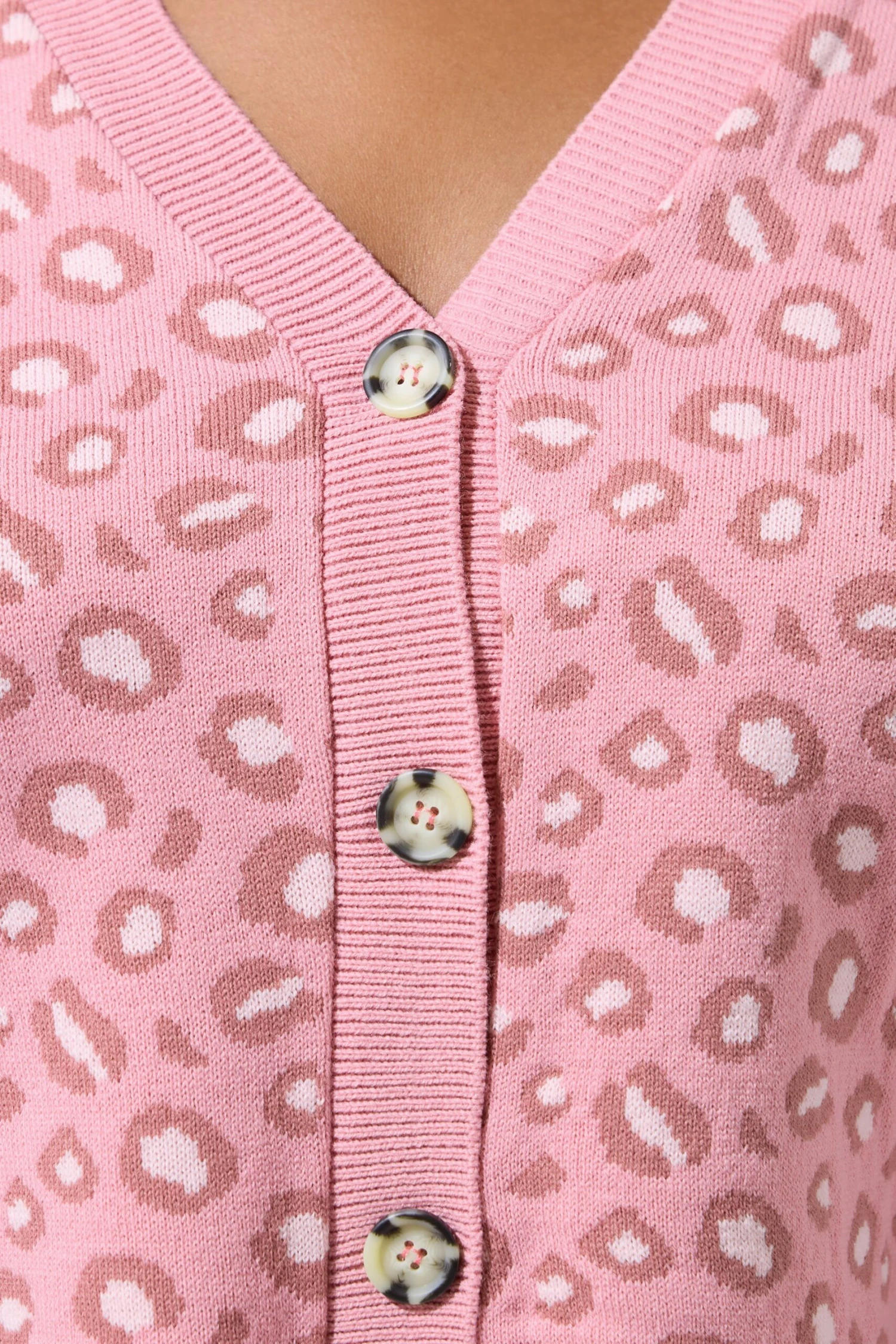 LIMITED COLLECTION Cardigan Rose à Imprimé Léopard 6 LIMITED COLLECTION Cardigan Rose à Imprimé Léopard – Image 4