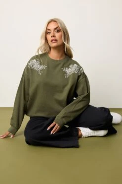 YOURS - Sweat-shirt Brodé Vert Kaki -Evans Boutique 02d6c73b f495 42 126782 A