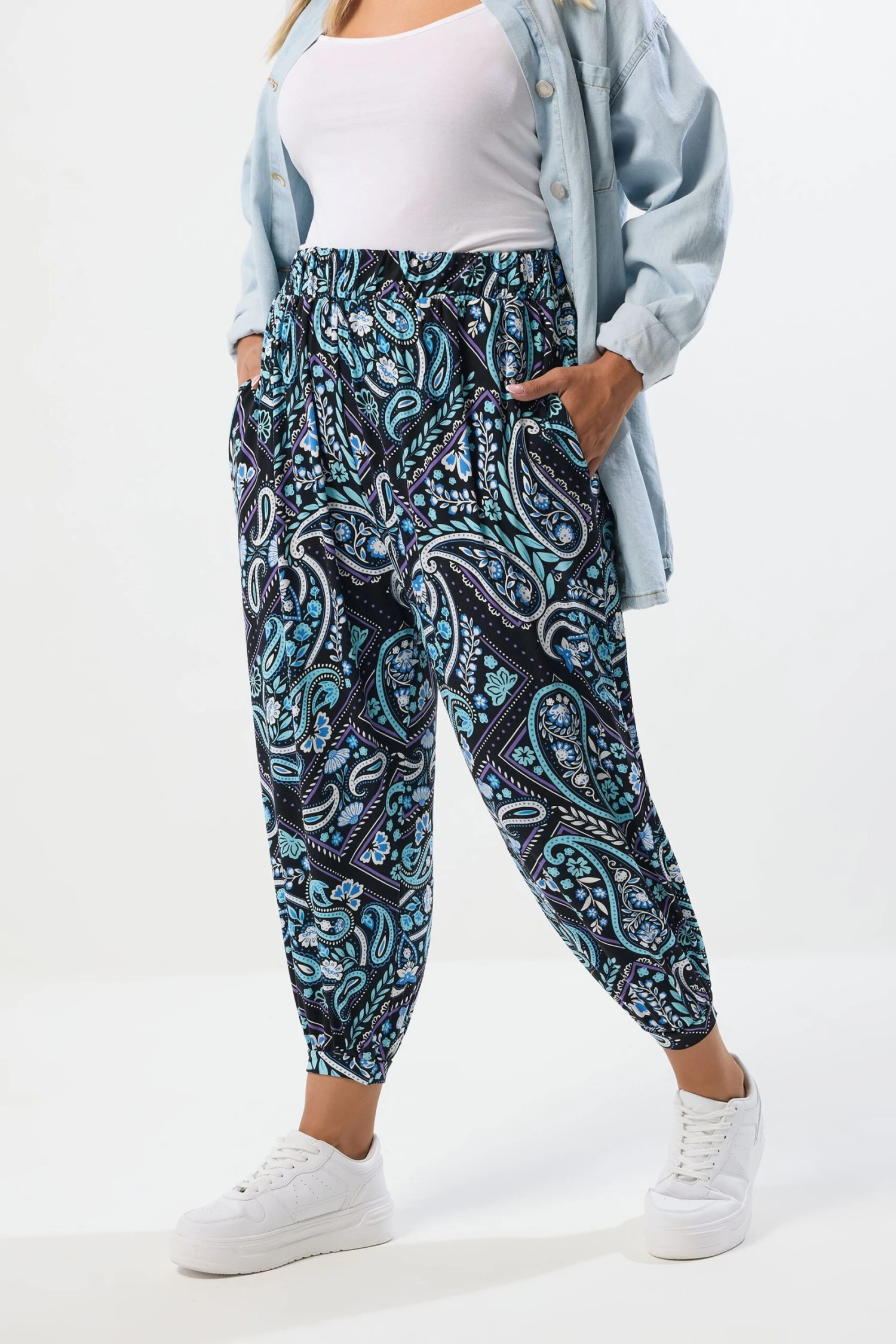 YOURS Curve Pantalon Sarouel Bleu à Imprimé Cachemire 3 YOURS Curve Pantalon Sarouel Bleu à Imprimé Cachemire