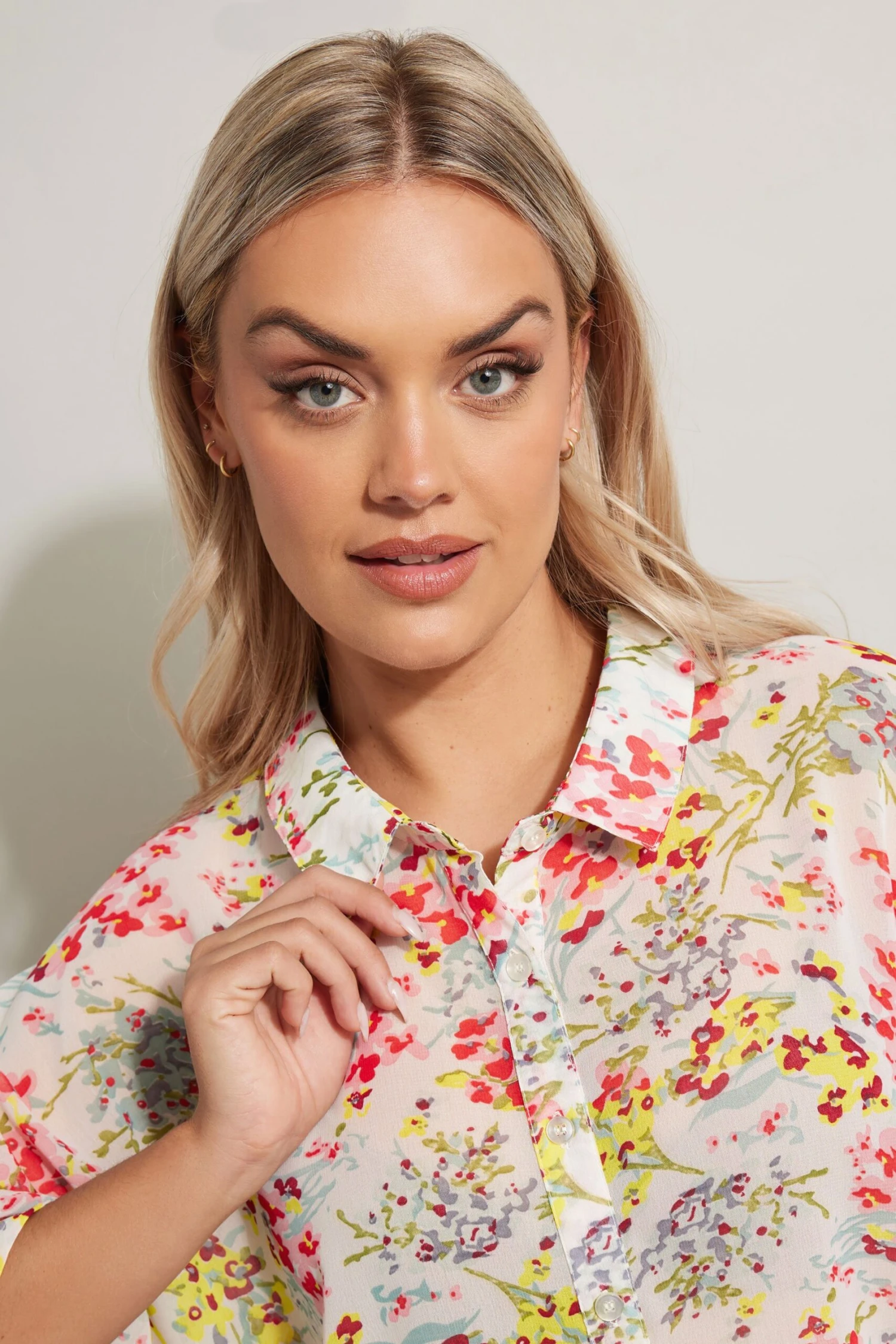 YOURS - Chemisier Oversize Crème Floral En Filet 6 YOURS - Chemisier Oversize Crème Floral En Filet – Image 4
