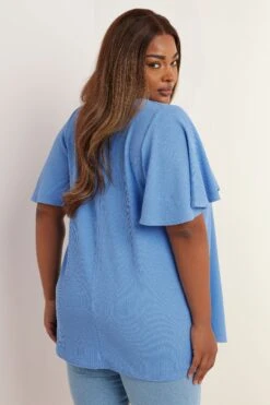 YOURS - Top Bleu Ciel à Noeuds Manches Volantées 9 YOURS - Top Bleu Ciel à Noeuds Manches Volantées -Evans Boutique 03f39b15 7923 43 322703 C