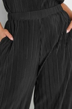 YOURS - Pantalon Wide Leg Noir Plissé 10 YOURS - Pantalon Wide Leg Noir Plissé -Evans Boutique 04ce2b26 733d 42 310045 D