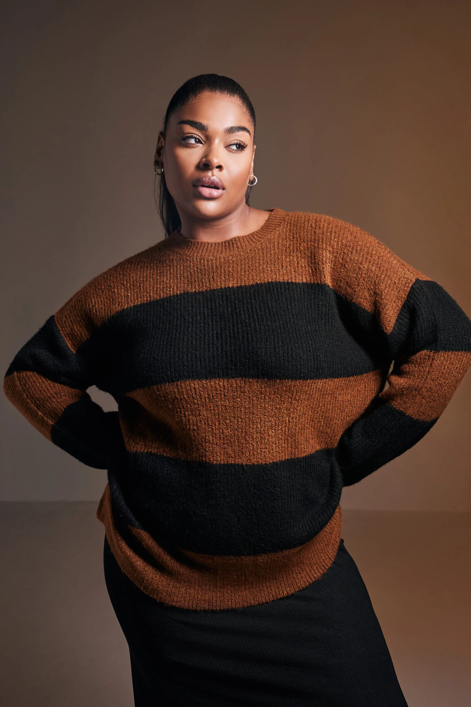 YOURS - Pull Noir & Orange En Maille à Rayures 7 YOURS - Pull Noir & Orange En Maille à Rayures – Image 5