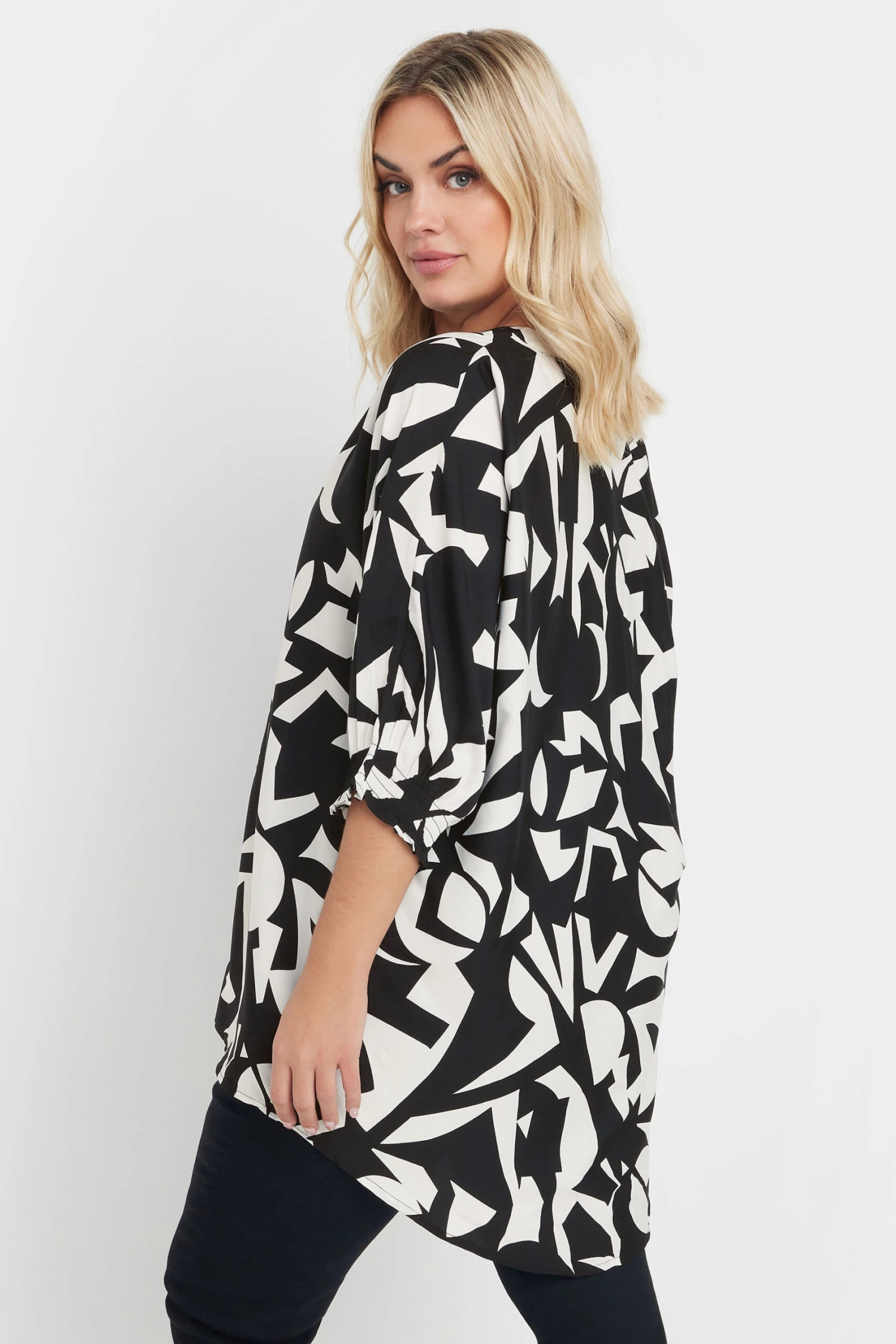 YOURS - Chemisier Noir & Blanc Abstrait Manches Mi-Longues 5 YOURS - Chemisier Noir & Blanc Abstrait Manches Mi-Longues – Image 3