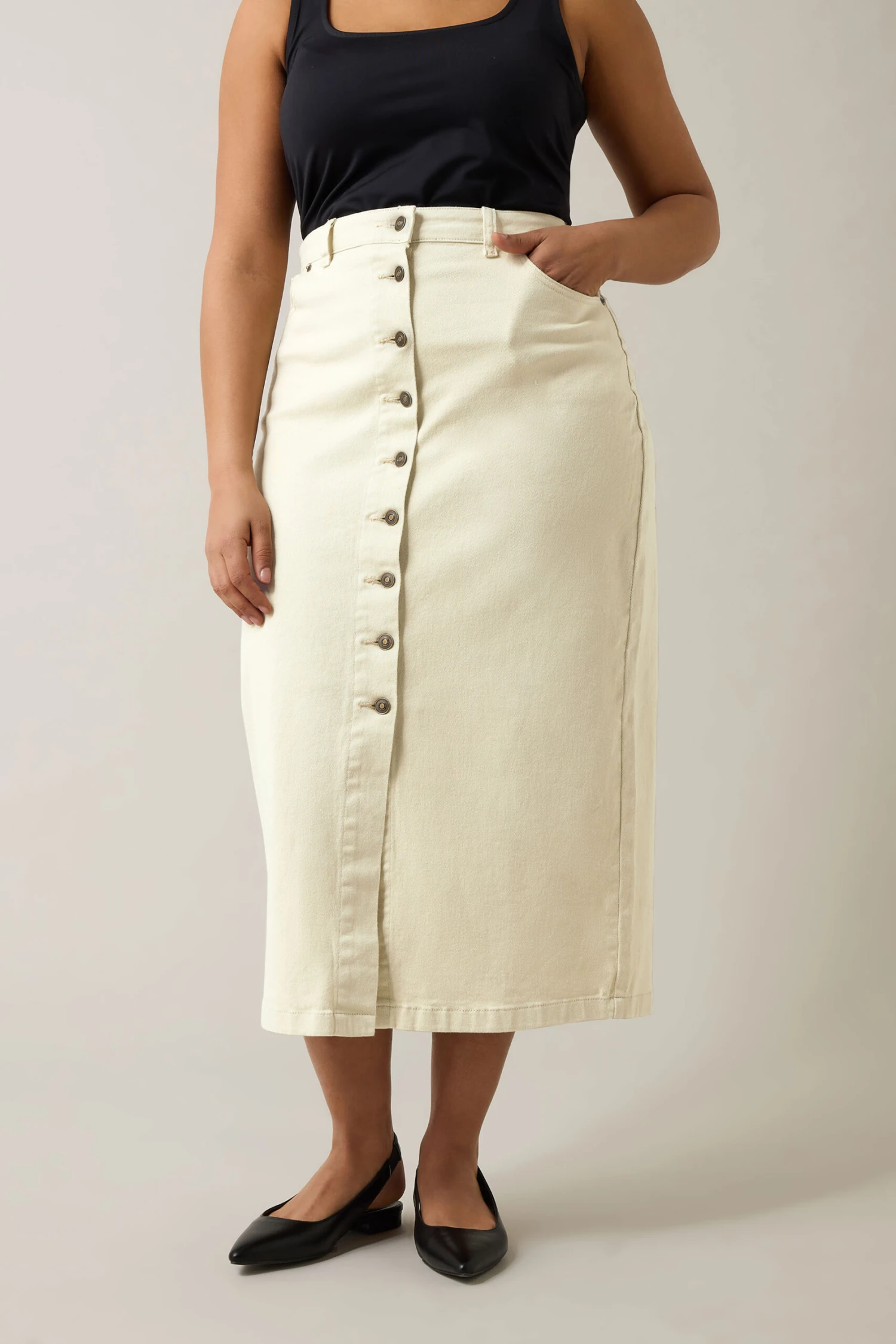 EVANS Curve Cream Button Through Denim Maxi Skirt 4 EVANS Curve Cream Button Through Denim Maxi Skirt – Image 2