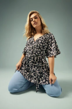 YOURS - Top Cache-Coeur Noir Texturé Pâquerettes