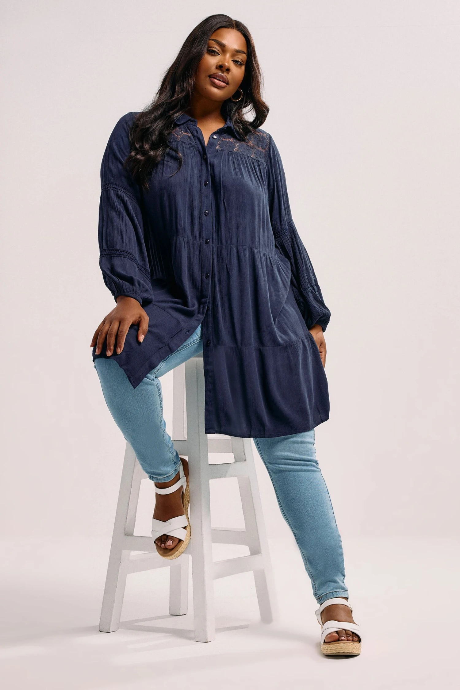 YOURS - Chemisier Bleu Marine Long Crochet Floral 4 YOURS - Chemisier Bleu Marine Long Crochet Floral – Image 2