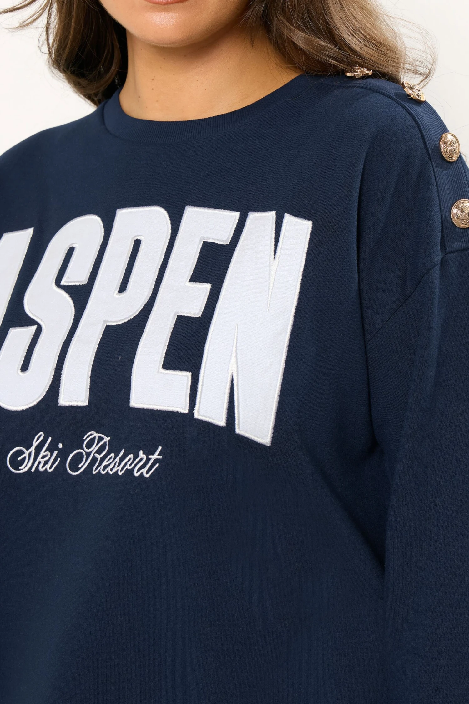 YOURS Curve Sweat-shirt Bleu Marine à Slogan « Aspen » 6 YOURS Curve Sweat-shirt Bleu Marine à Slogan « Aspen » – Image 4