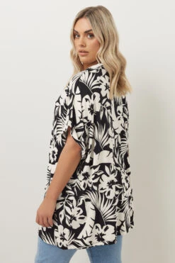 YOURS - Chemisier Noir & Blanc Texturé Imprimé Floral 13 YOURS - Chemisier Noir & Blanc Texturé Imprimé Floral -Evans Boutique 0a5068f2 4db2 4c 303686 E