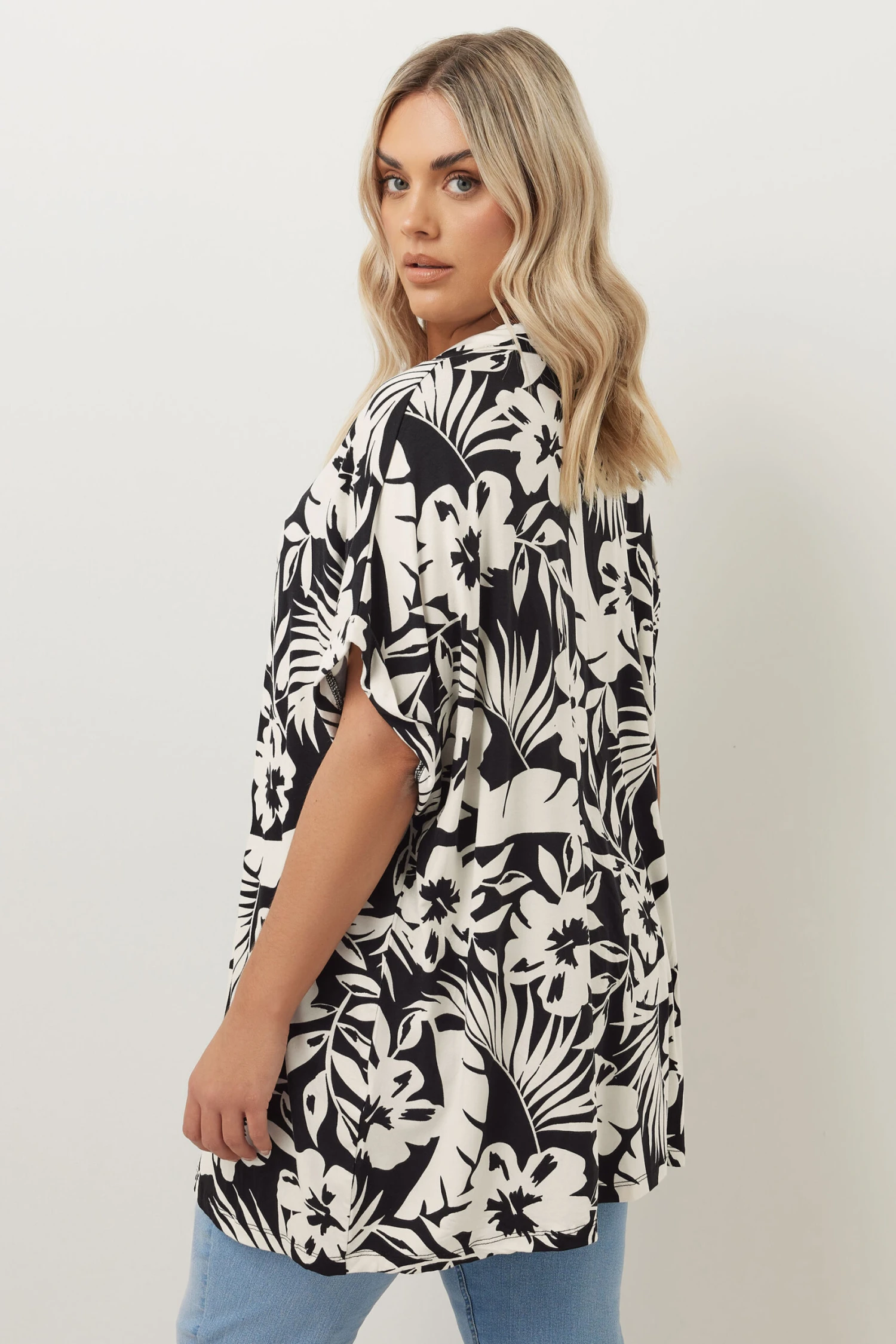 YOURS - Chemisier Noir & Blanc Texturé Imprimé Floral 7 YOURS - Chemisier Noir & Blanc Texturé Imprimé Floral – Image 5