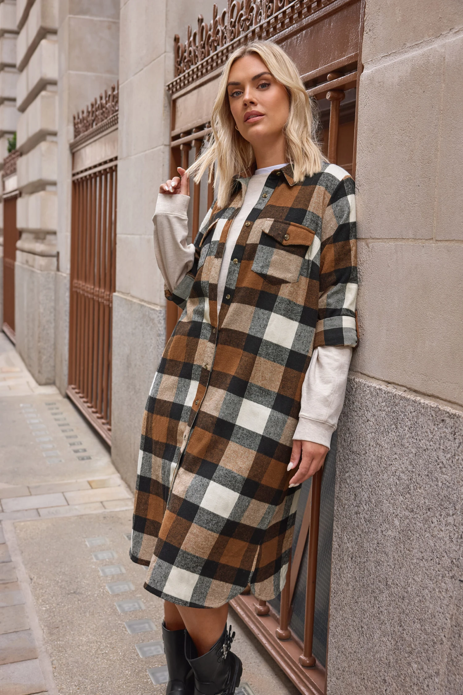 YOURS - Chemisier Marron Maxi à Carreaux 4 YOURS - Chemisier Marron Maxi à Carreaux – Image 2