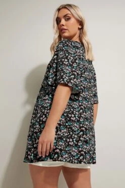 YOURS - Top Noir Floral Design Plissé Volanté 9 YOURS - Top Noir Floral Design Plissé Volanté -Evans Boutique 0bb440ed 9742 4d 304084 C