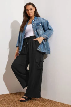 YOURS - Pantalon Wide Leg Cargo Noir En Lin 9 YOURS - Pantalon Wide Leg Cargo Noir En Lin -Evans Boutique 0bb8c2f4 081d 45 310030 B