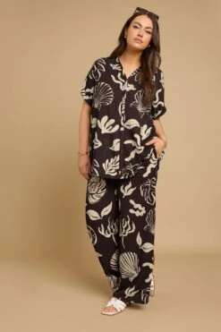 YOURS - Chemisier Marron Texturé Coquillages Manches Courtes -Evans Boutique 0c1d8665 6650 46 322495 D