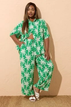 YOURS Curve Pantalon Large Vert Tropical à Motif Palmier -Evans Boutique 0cee6e54 5781 48 175247 B1