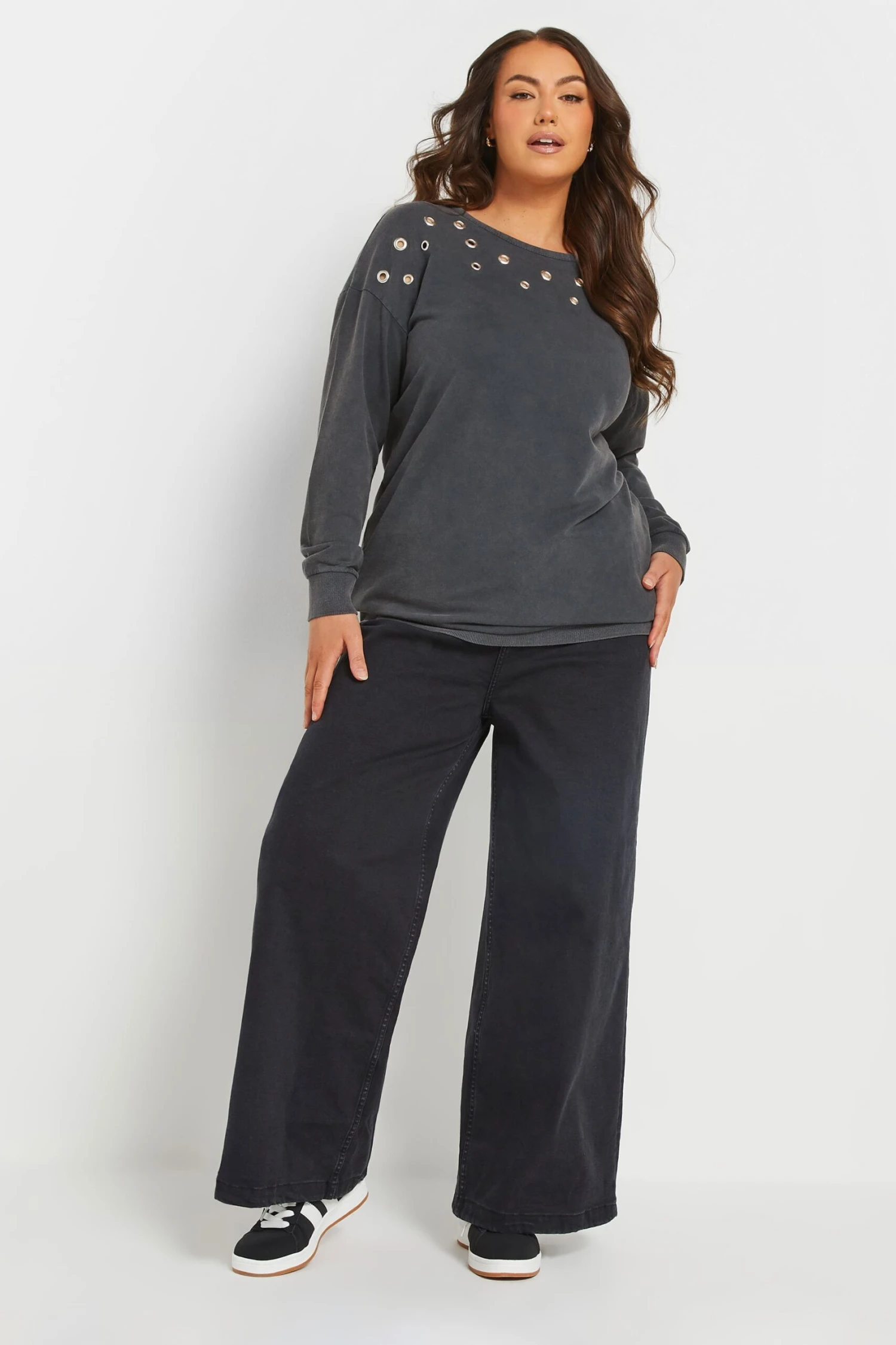 YOURS - Sweatshirt Gris Charbonneux Délavé Clouté Manches Longues 5 YOURS - Sweatshirt Gris Charbonneux Délavé Clouté Manches Longues – Image 3