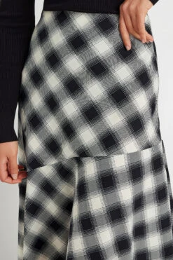 LTS Tall Black Check Print Tiered Midaxi Skirt 12 LTS Tall Black Check Print Tiered Midaxi Skirt -Evans Boutique 0ecd350a c61f 41 354265 E