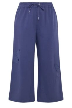LIMITED COLLECTION Curve Pantalon De Jogging Large à Motif Papillon Brodé Violet 13 LIMITED COLLECTION Curve Pantalon De Jogging Large à Motif Papillon Brodé Violet -Evans Boutique 0f186963 d9ce 43 216921 X