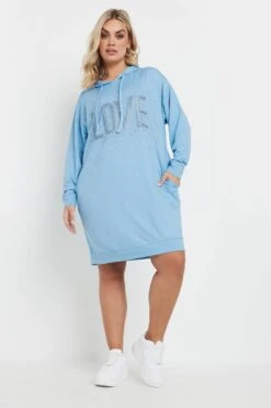 YOURS - Robe-Pull Bleue Ciel à Capuche Strass 'Love' -Evans Boutique 0f9994ad a0a9 4d 302216 D