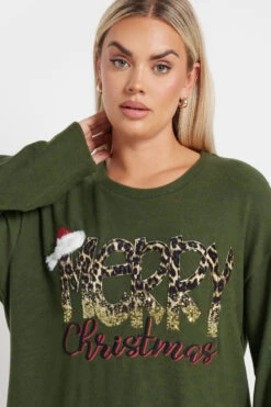 YOURS - Sweatshirt Vert Kaki Brodé 'Merry Christmas' Sequins Léopard 11 YOURS - Sweatshirt Vert Kaki Brodé 'Merry Christmas' Sequins Léopard -Evans Boutique 0ffd9555 711a 4d 303823 D