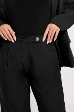 YOURS LONDON - Pantalon à Pince Noir Coupe Wide Leg 12 YOURS LONDON - Pantalon à Pince Noir Coupe Wide Leg -Evans Boutique 10d4f058 b695 41 162594 D