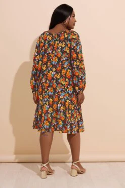 YOURS Curve Robe Mi-longue Noire Et Orange à Fleurs Et Col Noué 9 YOURS Curve Robe Mi-longue Noire Et Orange à Fleurs Et Col Noué -Evans Boutique 112e90dd 53bb 4f 175235 C