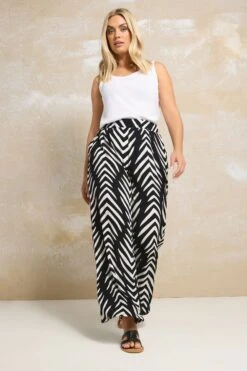 YOURS - Pantalon Wide Leg Noir & Blanc Abstrait à Poches 8 YOURS - Pantalon Wide Leg Noir & Blanc Abstrait à Poches -Evans Boutique 11ea1736 83e7 42 310140 B