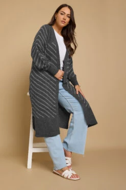 YOURS - Cardigan Maxi Gris Charbonneux à Rayures -Evans Boutique 1247ebf5 40e4 41 280315 B