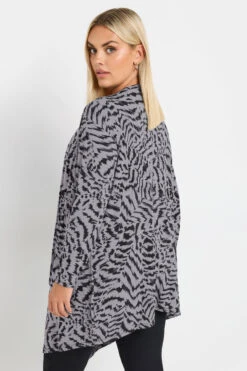 YOURS - Cardigan Gris Abstrait Coupe Cascade Manches Longues 9 YOURS - Cardigan Gris Abstrait Coupe Cascade Manches Longues -Evans Boutique 12561fa8 ea47 4a 303692 C