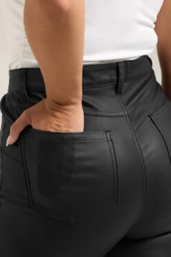 YOURS Curve Pantalon évasé Noir Enduit -Evans Boutique 12d0f042 bc09 43 310228 D