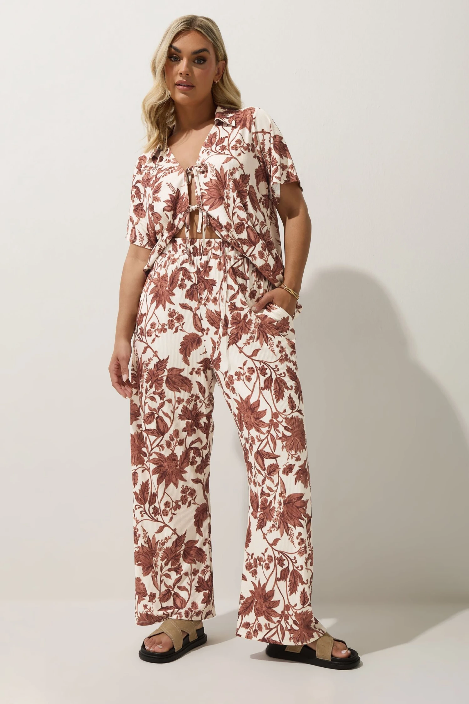 LIMITED COLLECTION - Pantalon Wide Leg Marron & Crème Floral 3 LIMITED COLLECTION - Pantalon Wide Leg Marron & Crème Floral