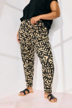 YOURS - Pantalon Coupe Droite Noir & Crème Design Abstrait -Evans Boutique 15ccc2ad fd8b 4b 310135 B