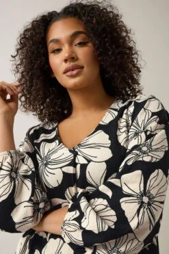 EVANS Curve Black Contrast Floral Jersey Crepe Top 14 EVANS Curve Black Contrast Floral Jersey Crepe Top -Evans Boutique 170a0c02 b69a 4e 615820 D