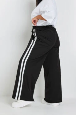 YOURS - Pantalon Noir Bandes Blanches Coupe Wide Leg 11 YOURS - Pantalon Noir Bandes Blanches Coupe Wide Leg -Evans Boutique 192fbb36 e292 42 143901 C