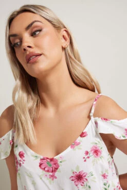 YOURS - Top Blanc Floral Épaules Ajourées 10 YOURS - Top Blanc Floral Épaules Ajourées -Evans Boutique 1b0a273f af20 48 174851 D