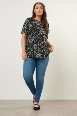 YOURS - Top Noir Texturé Coeurs Blancs Manches Courtes 8 YOURS - Top Noir Texturé Coeurs Blancs Manches Courtes -Evans Boutique 1cee1628 6bc1 46 175248 B