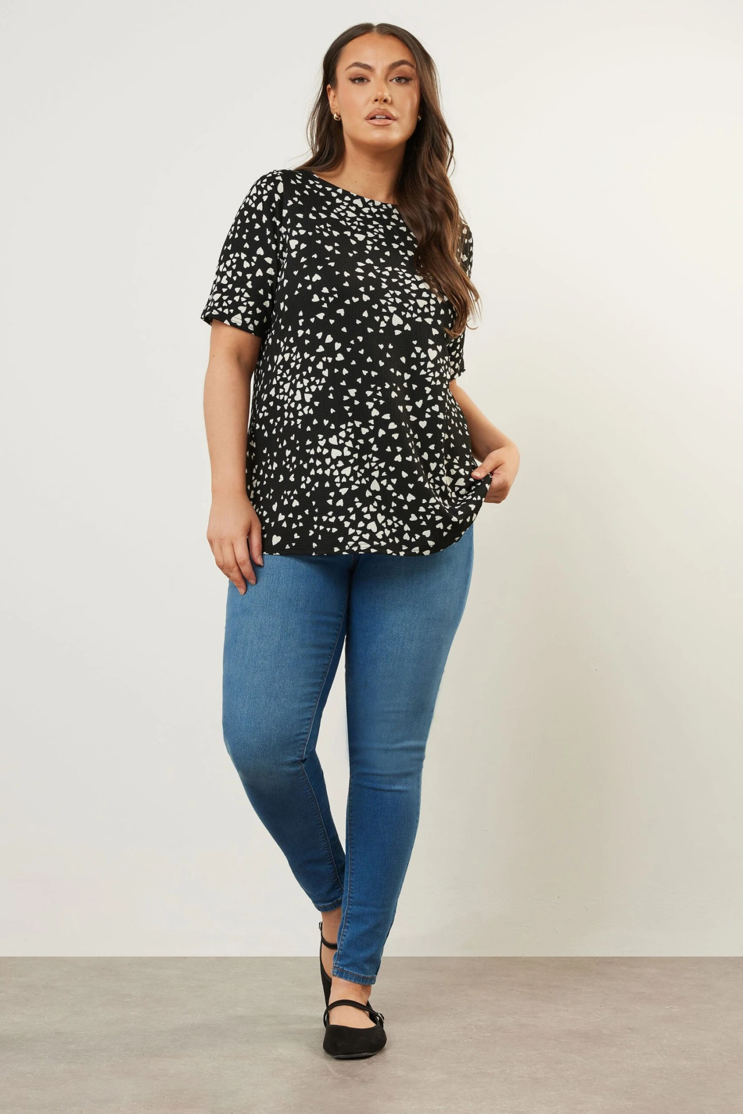 YOURS - Top Noir Texturé Coeurs Blancs Manches Courtes 4 YOURS - Top Noir Texturé Coeurs Blancs Manches Courtes – Image 2