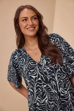 EVANS Curve Navy Blue Abstract Floral Pleat Swing Top -Evans Boutique 1e6e3f4e 70b6 45 616426 L1