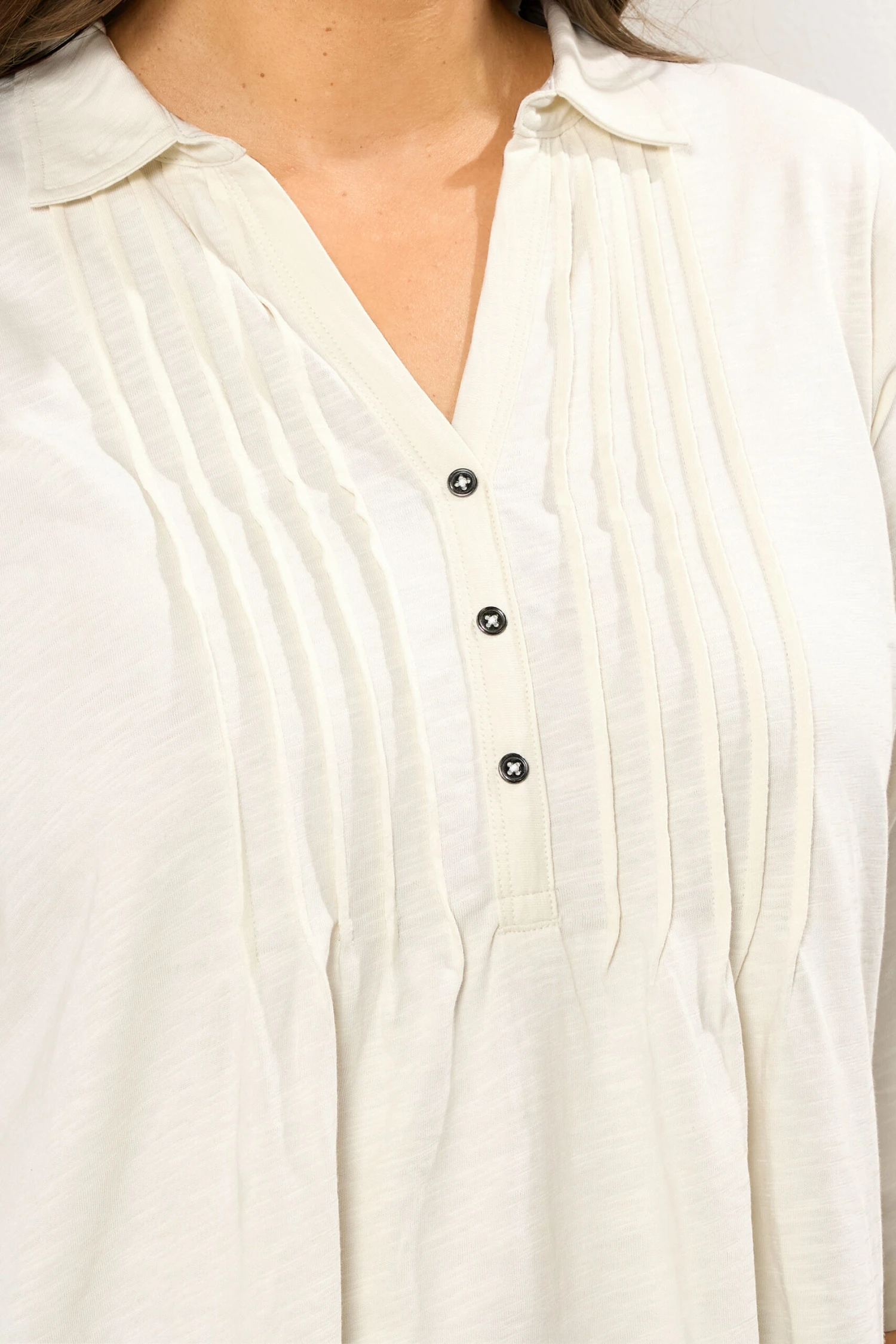 EVANS Curve Cream Pintuck Henley Top 6 EVANS Curve Cream Pintuck Henley Top – Image 4