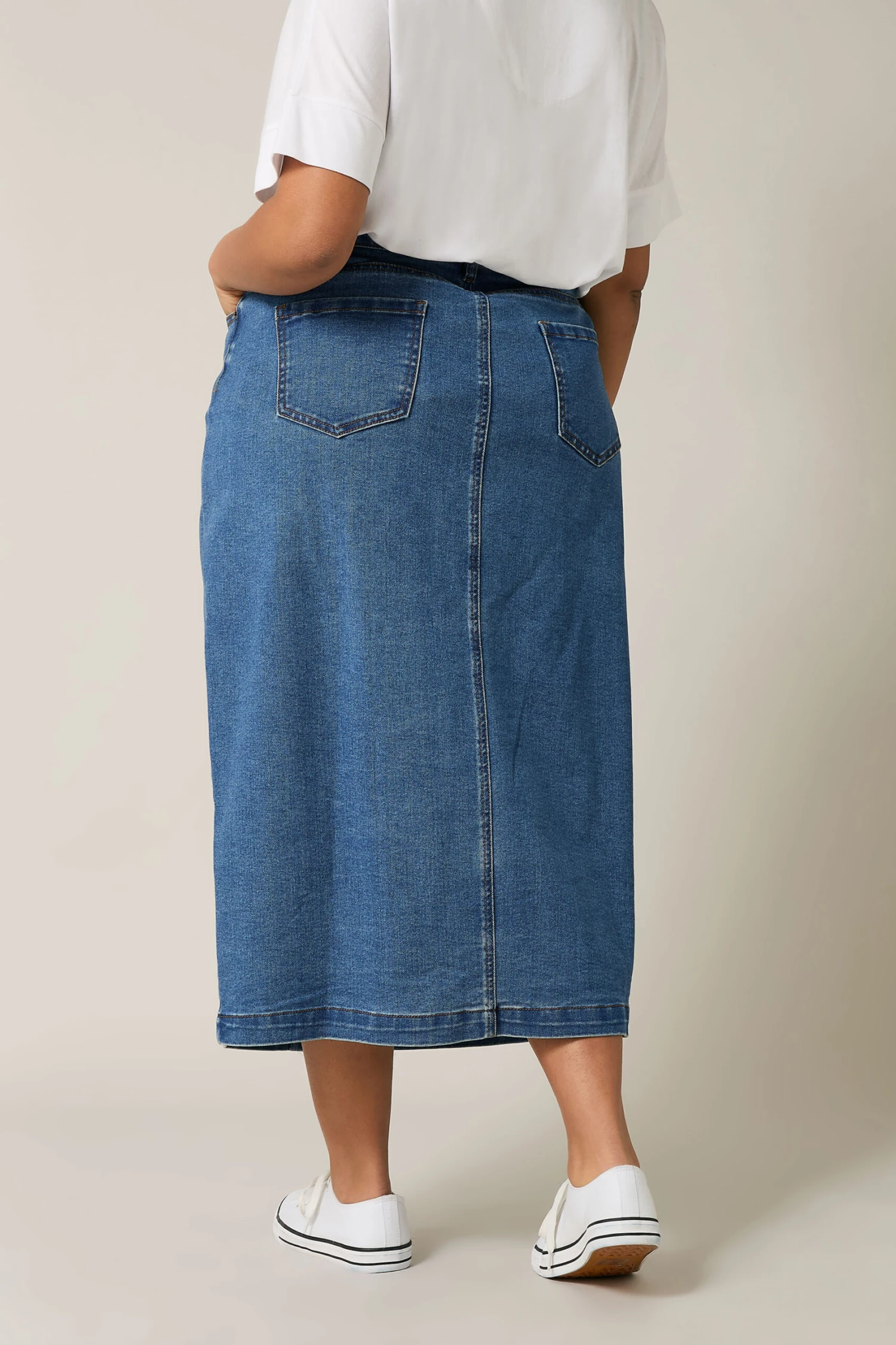 EVANS Curve Blue Button Through Denim Maxi Skirt 6 EVANS Curve Blue Button Through Denim Maxi Skirt – Image 4