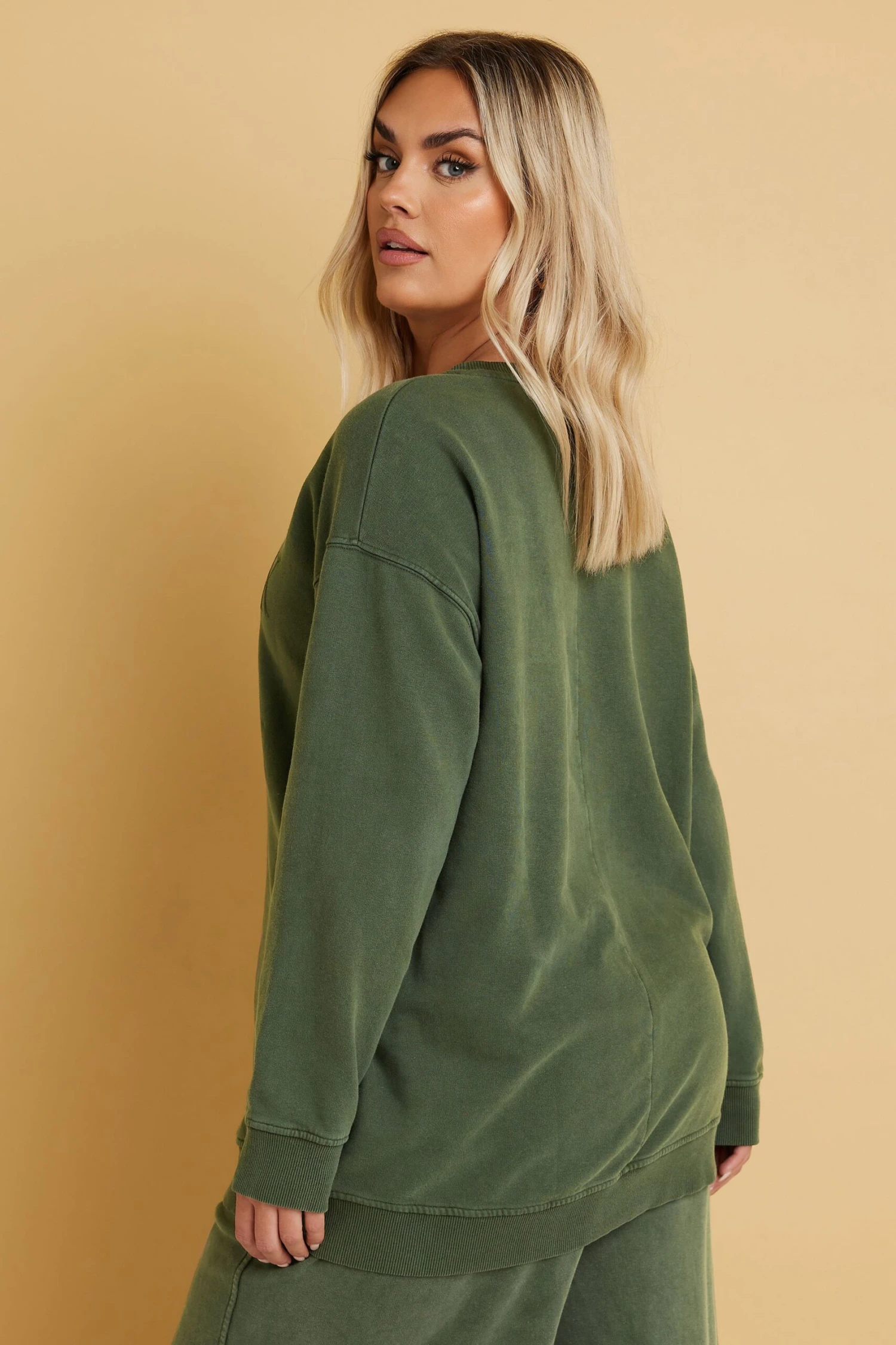 YOURS - Sweatshirt Vert Kaki Brodé 'New York' 6 YOURS - Sweatshirt Vert Kaki Brodé 'New York' – Image 4