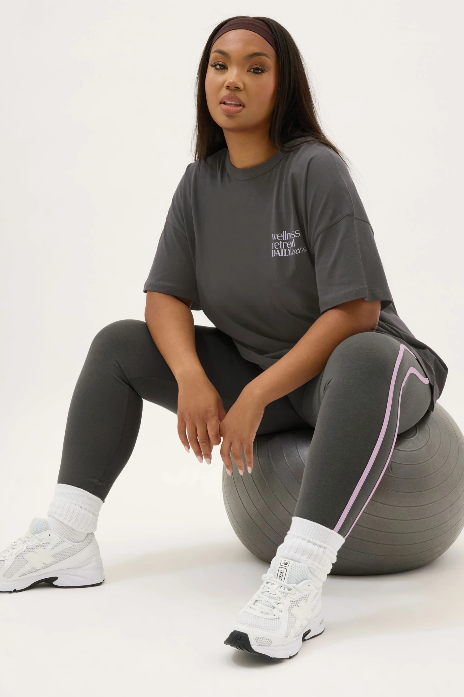 YOURS ACTIVE - Top Gris Charbonneux Oversize 'Wellness Retreat' 4 YOURS ACTIVE - Top Gris Charbonneux Oversize 'Wellness Retreat' – Image 2