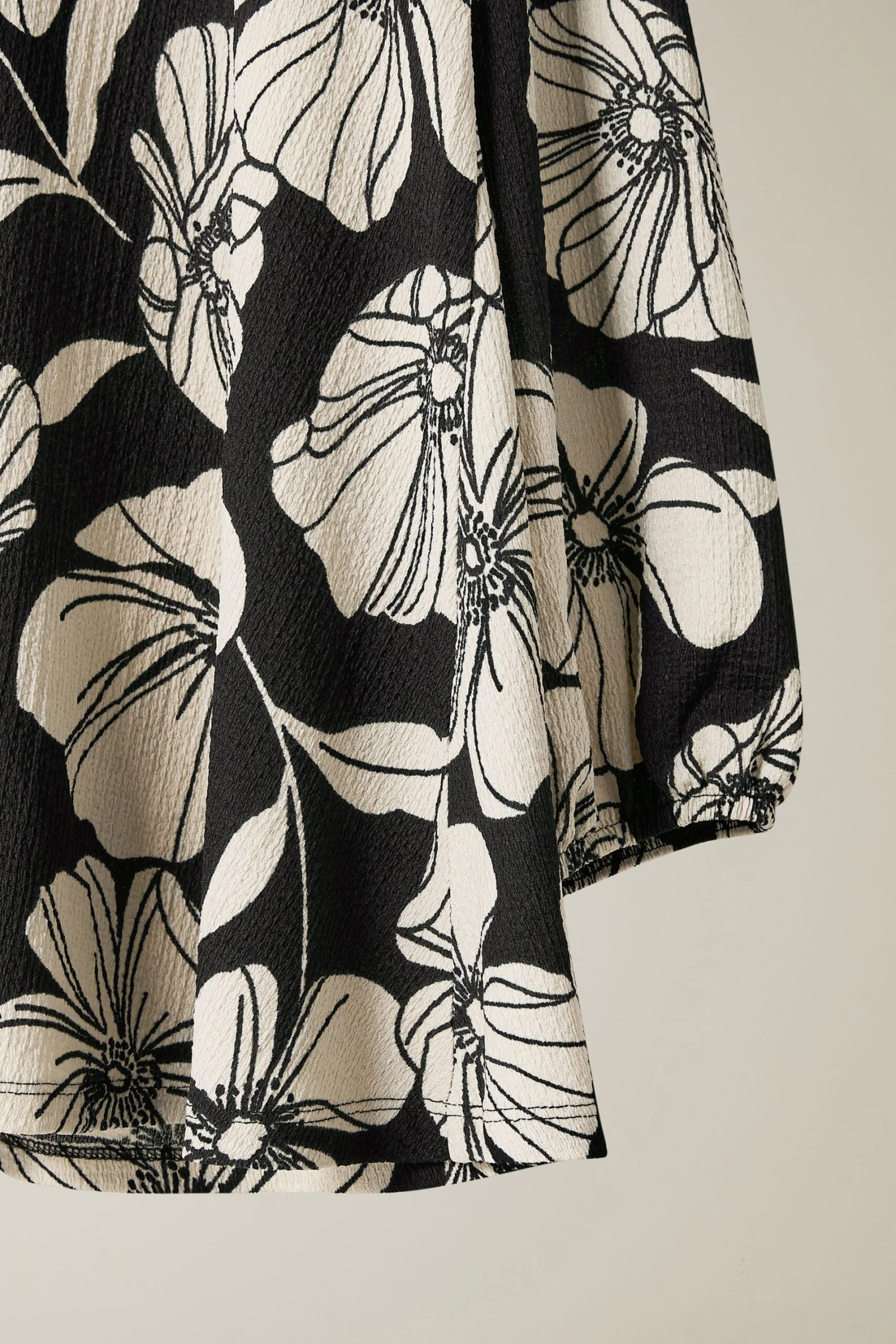 EVANS Curve Black Contrast Floral Jersey Crepe Top 10 EVANS Curve Black Contrast Floral Jersey Crepe Top – Image 8