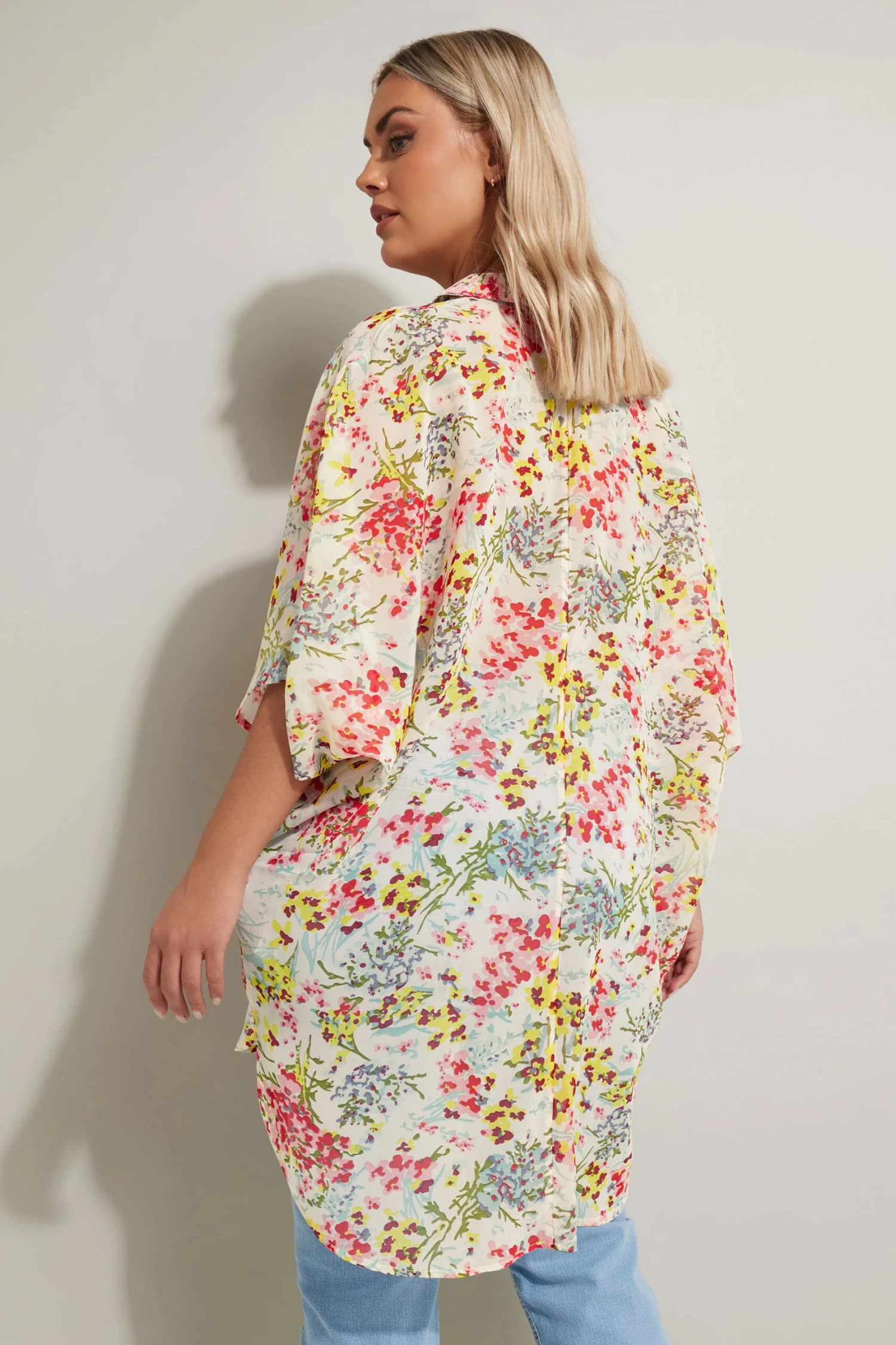 YOURS - Chemisier Oversize Crème Floral En Filet 5 YOURS - Chemisier Oversize Crème Floral En Filet – Image 3