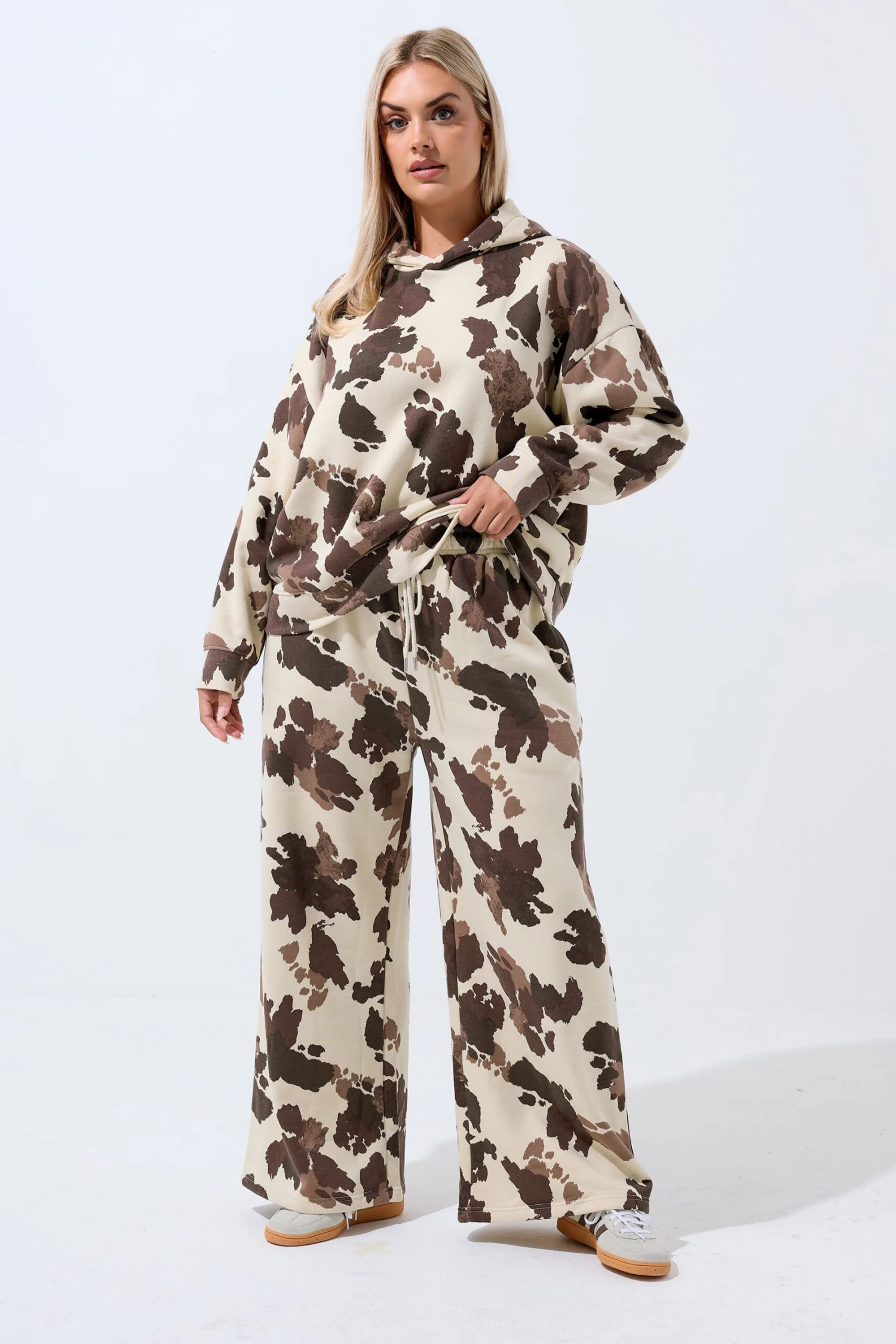 LIMITED COLLECTION Curve Pantalon De Jogging Large à Imprimé Vache Crème 3 LIMITED COLLECTION Curve Pantalon De Jogging Large à Imprimé Vache Crème