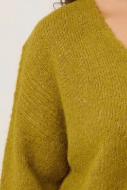 EVANS Curve Green Knitted V-Neck Jumper 14 EVANS Curve Green Knitted V-Neck Jumper -Evans Boutique 24aa6bb7 c58f 47 616117 E